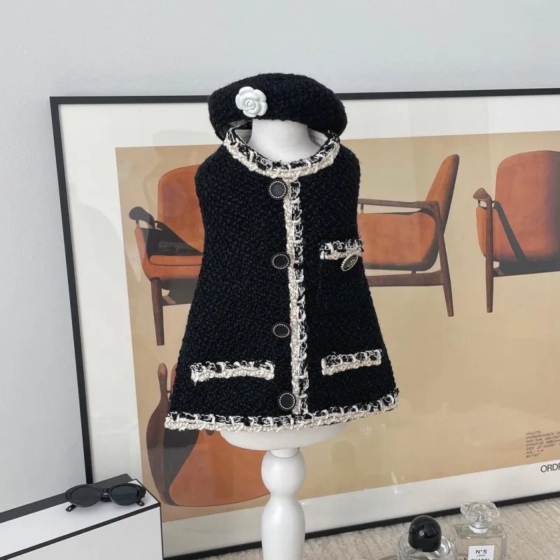 Collier De Chien Élégant Avec Un Petit Chapeau Chic Et Une Application De Fleurs - Design À La Mode Pour Ton Compagnon À Quatre Pattes – Image 2